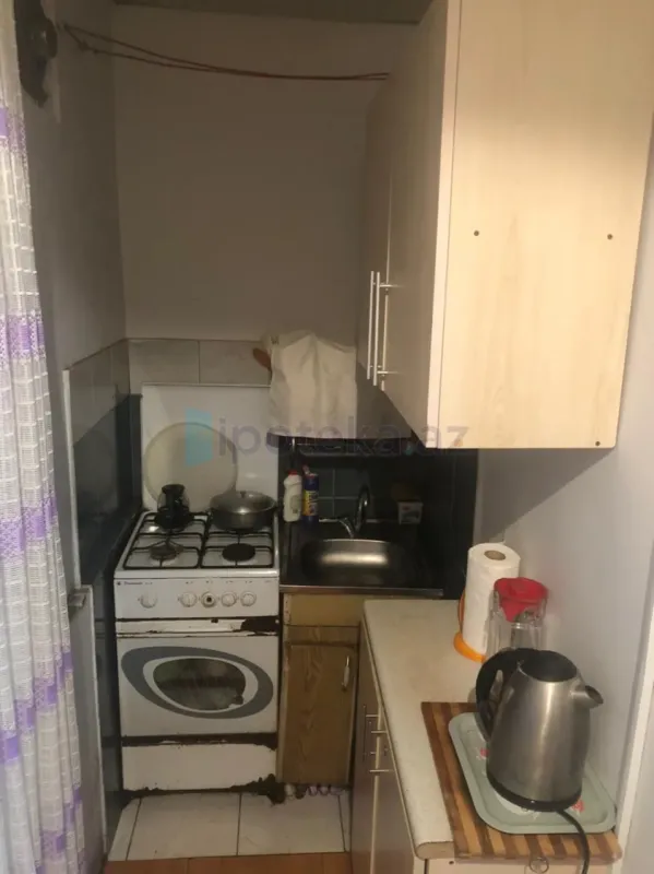 Satılır 1 otaqlı köhnə tikili 28 m²