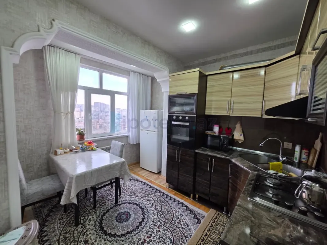 Satılır 3 otaqlı köhnə tikili 80 m²