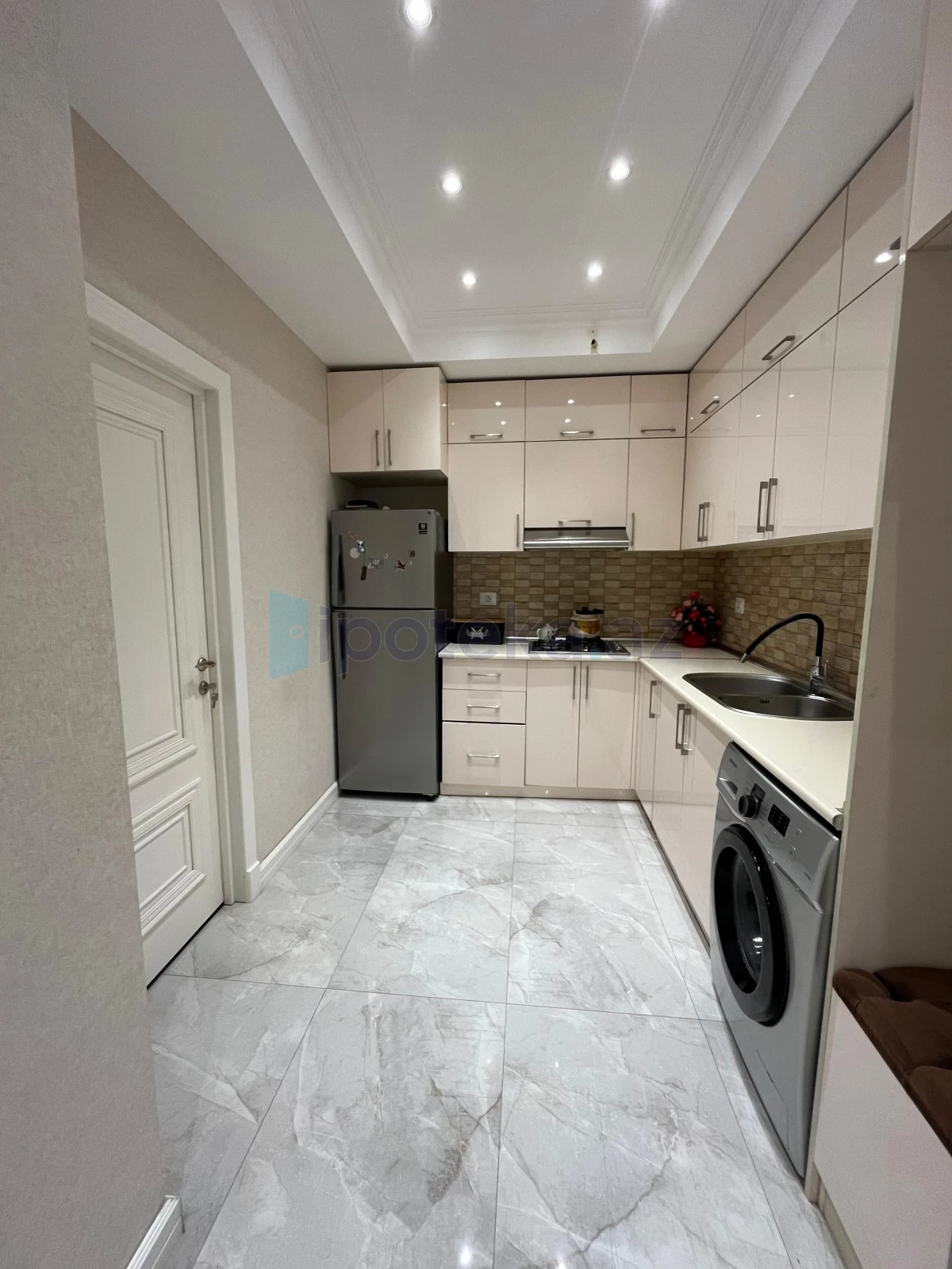 Satılır 2 otaqlı yeni tikili 52 m²