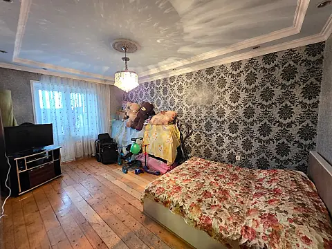 Satılır 3 otaqlı köhnə tikili 80 m²