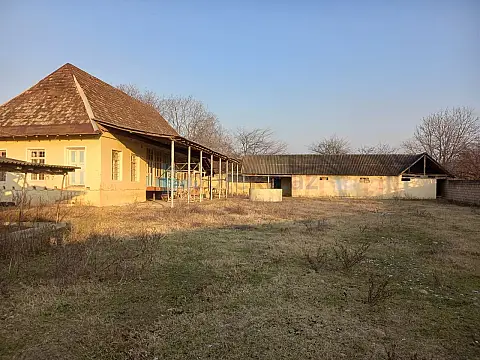 Satılır torpaq sahəsi — Şəki