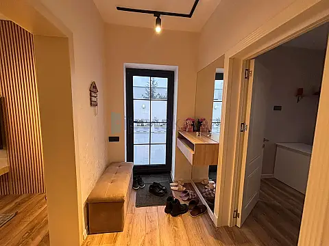 Satılır 5 otaqlı mənzil 200 m²