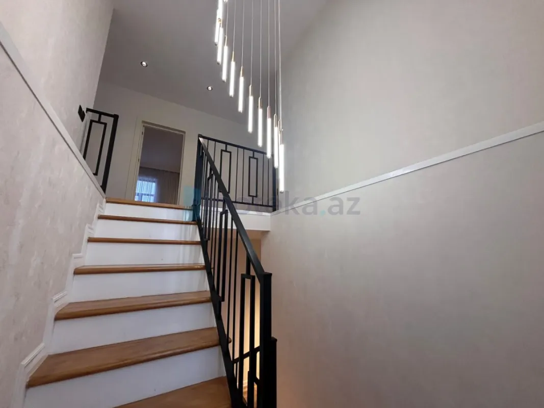 Satılır 5 otaqlı mənzil 200 m²
