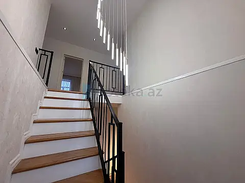 Satılır 5 otaqlı mənzil 200 m²
