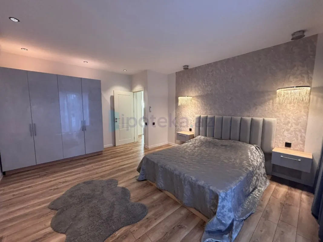 Satılır 5 otaqlı mənzil 200 m²