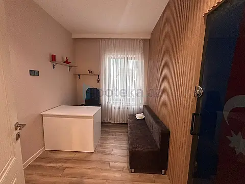 Satılır 5 otaqlı mənzil 200 m²