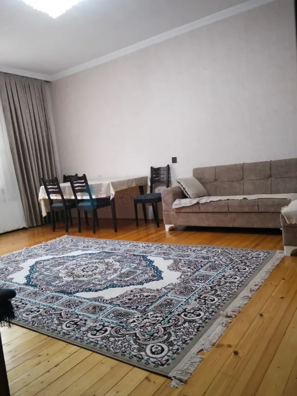 Satılır 5 otaqlı həyət evi 140 m²