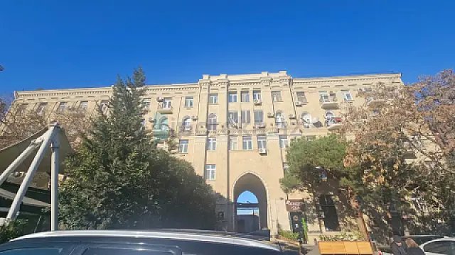 Satılır 3 otaqlı köhnə tikili 75 m²