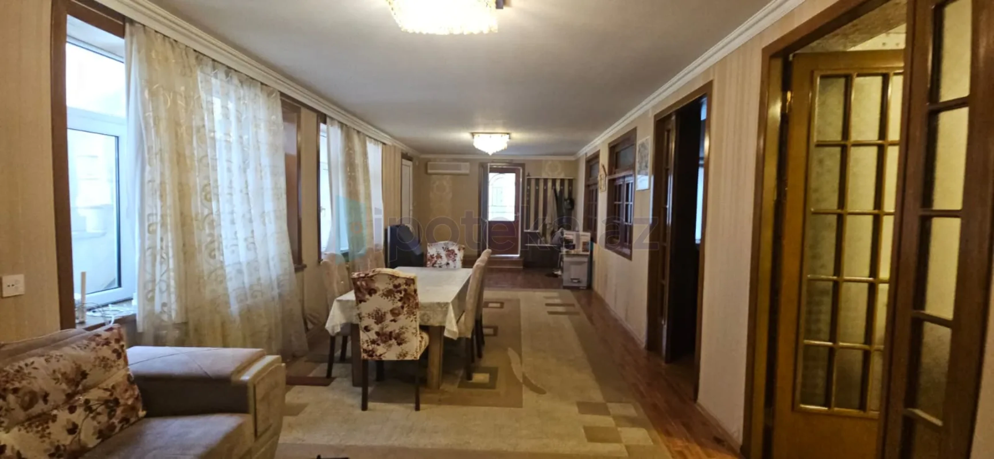 Satılır 6 otaqlı həyət evi 300 m²