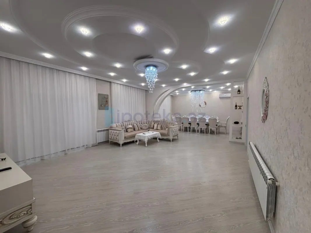 Satılır 5 otaqlı mənzil 350 m²