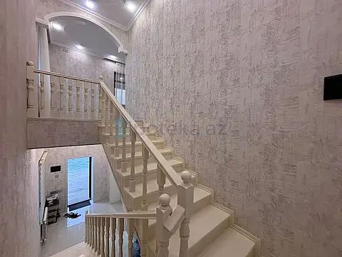 Satılır 5 otaqlı mənzil 350 m²