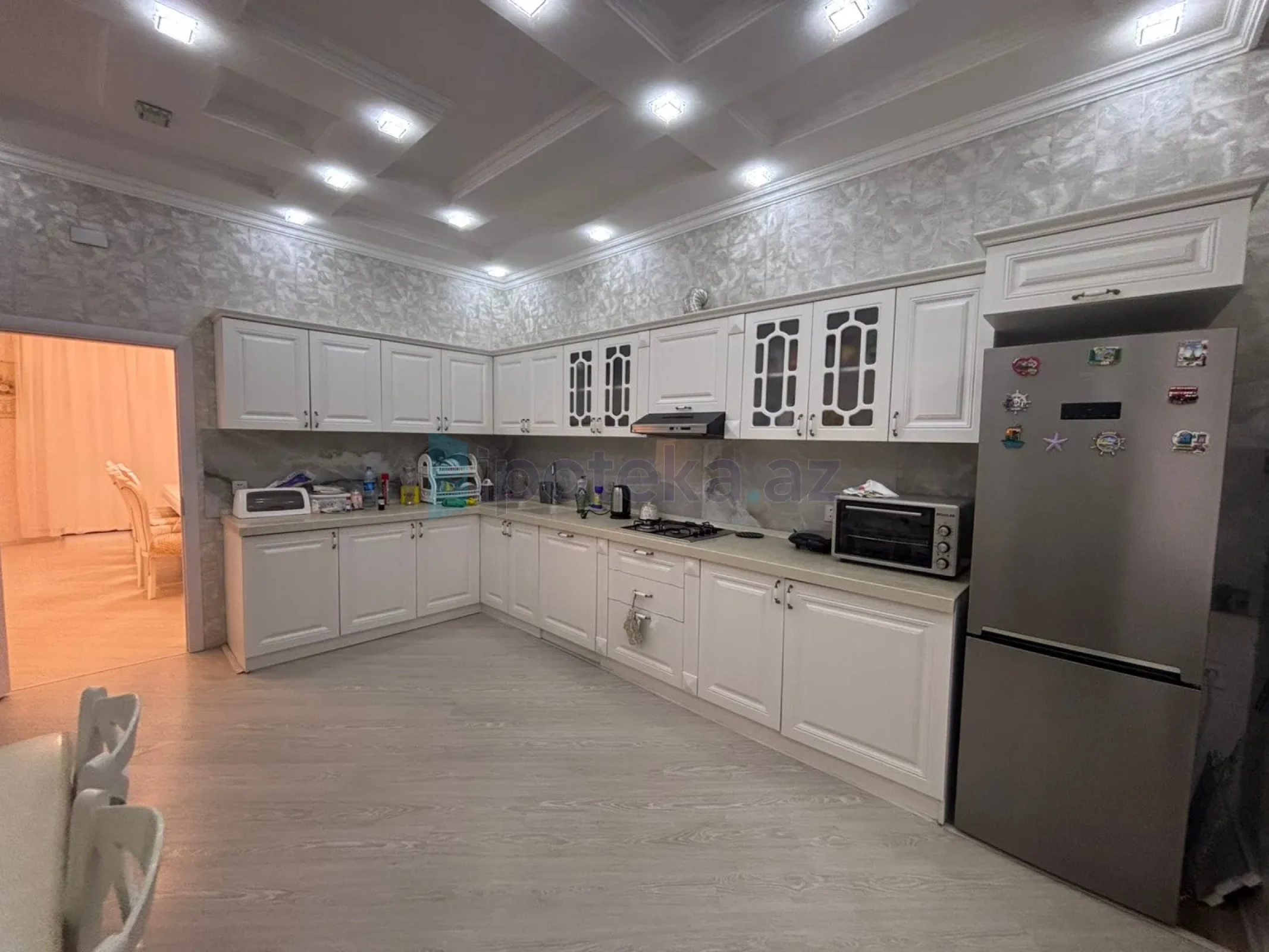 Satılır 5 otaqlı mənzil 350 m²