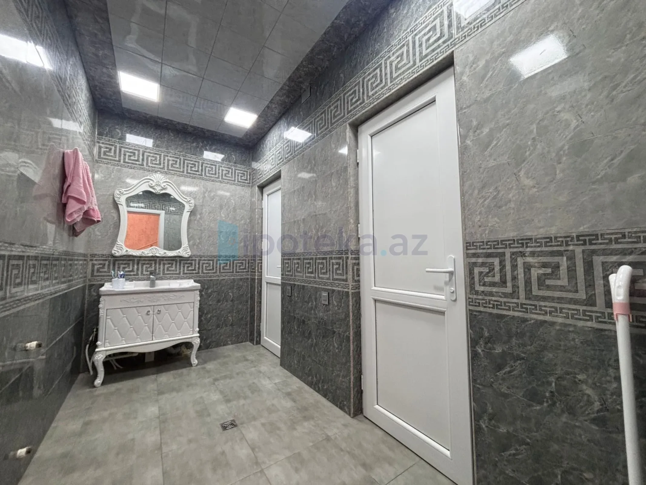 Satılır 5 otaqlı mənzil 350 m²