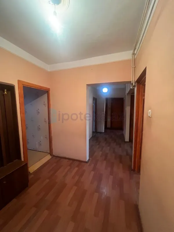 Satılır 5 otaqlı köhnə tikili 103 m²