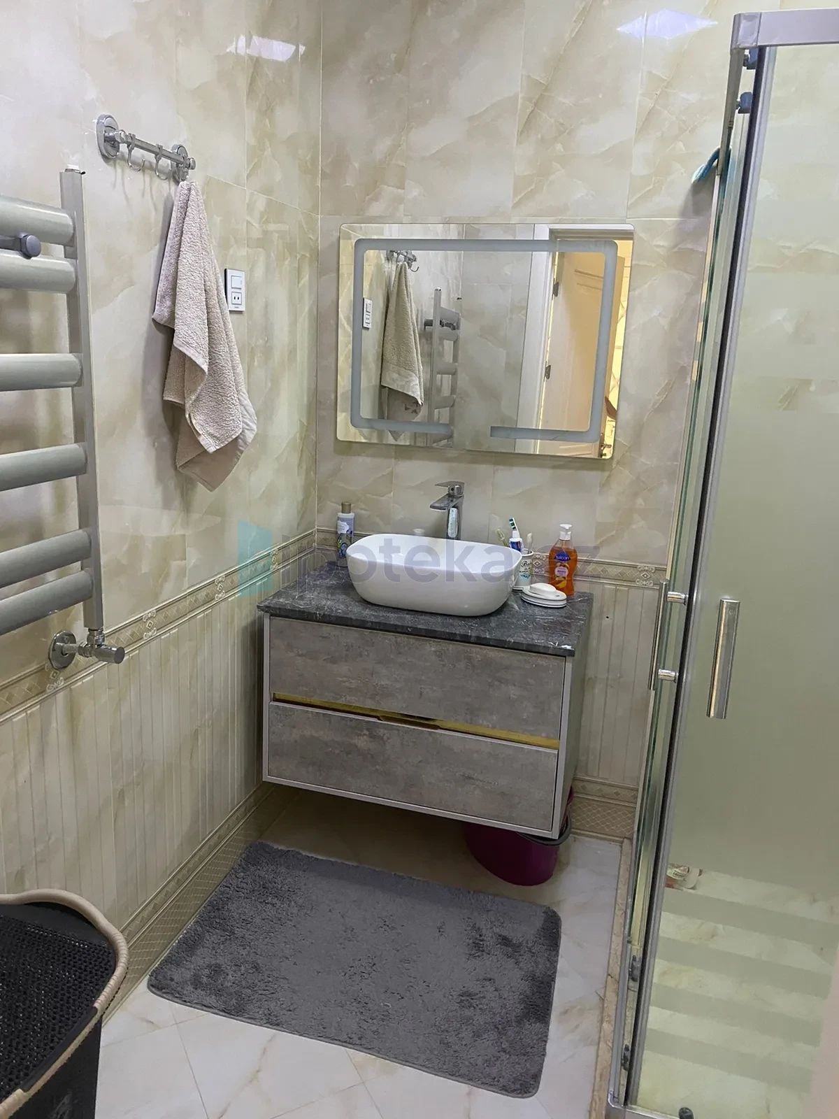 Satılır 4 otaqlı mənzil 300 m²