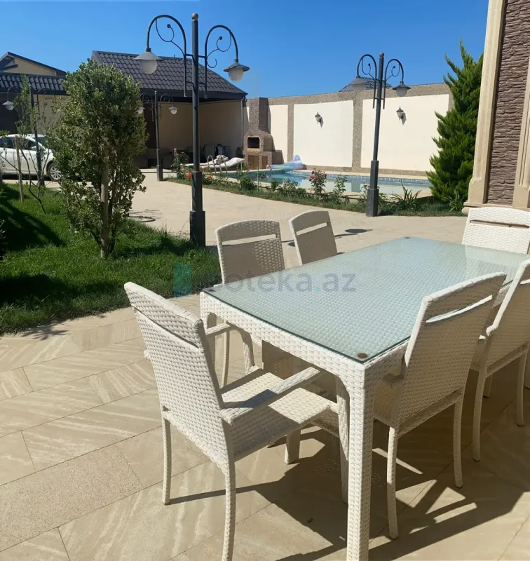 Satılır 4 otaqlı mənzil 300 m²