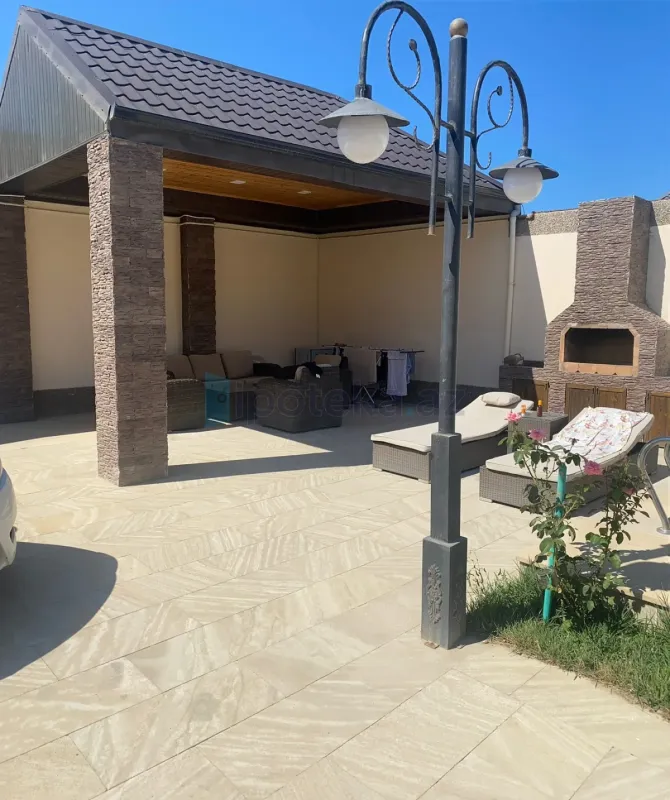 Satılır 4 otaqlı mənzil 300 m²