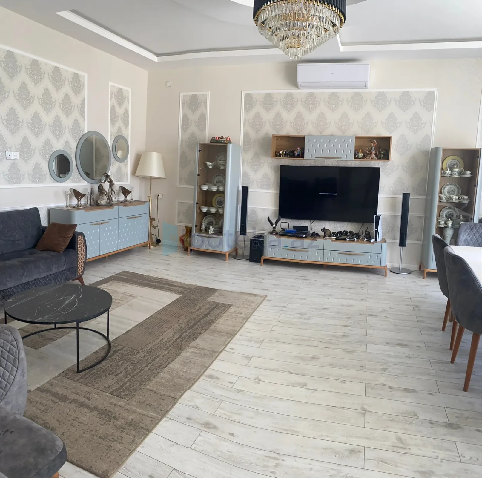 Satılır 4 otaqlı mənzil 300 m²
