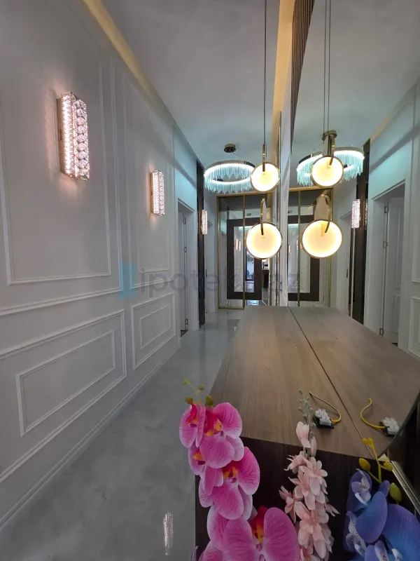 Satılır 4 otaqlı mənzil 140 m²