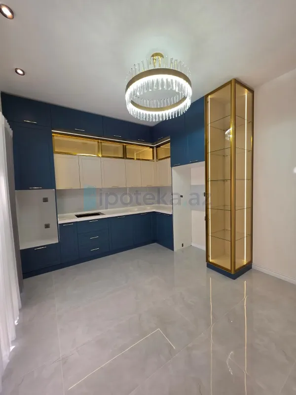Satılır 4 otaqlı mənzil 140 m²