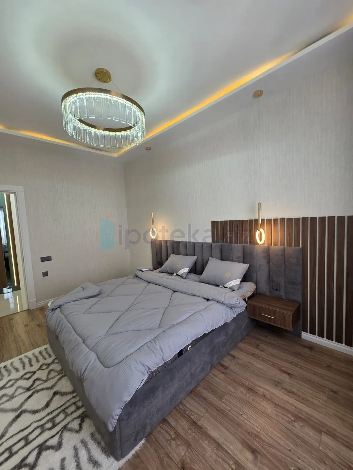 Satılır 4 otaqlı mənzil 140 m²