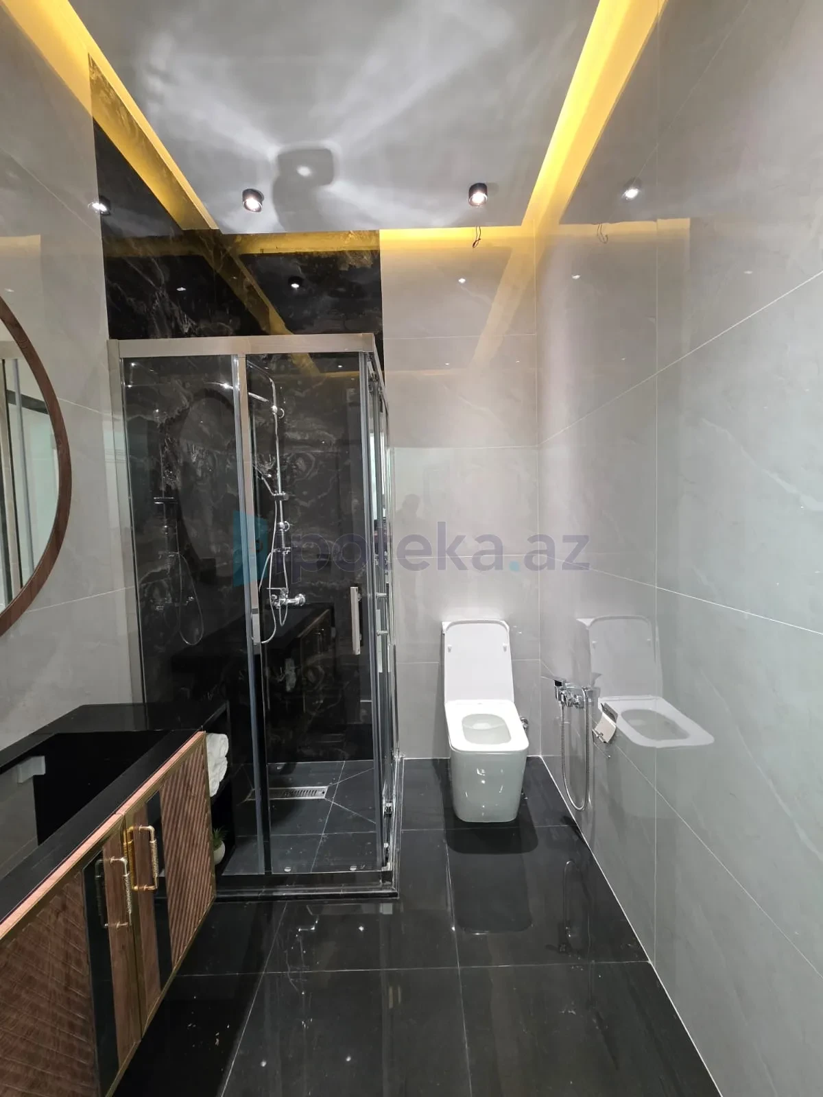 Satılır 4 otaqlı mənzil 140 m²