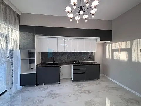 Satılır 4 otaqlı mənzil 150 m²