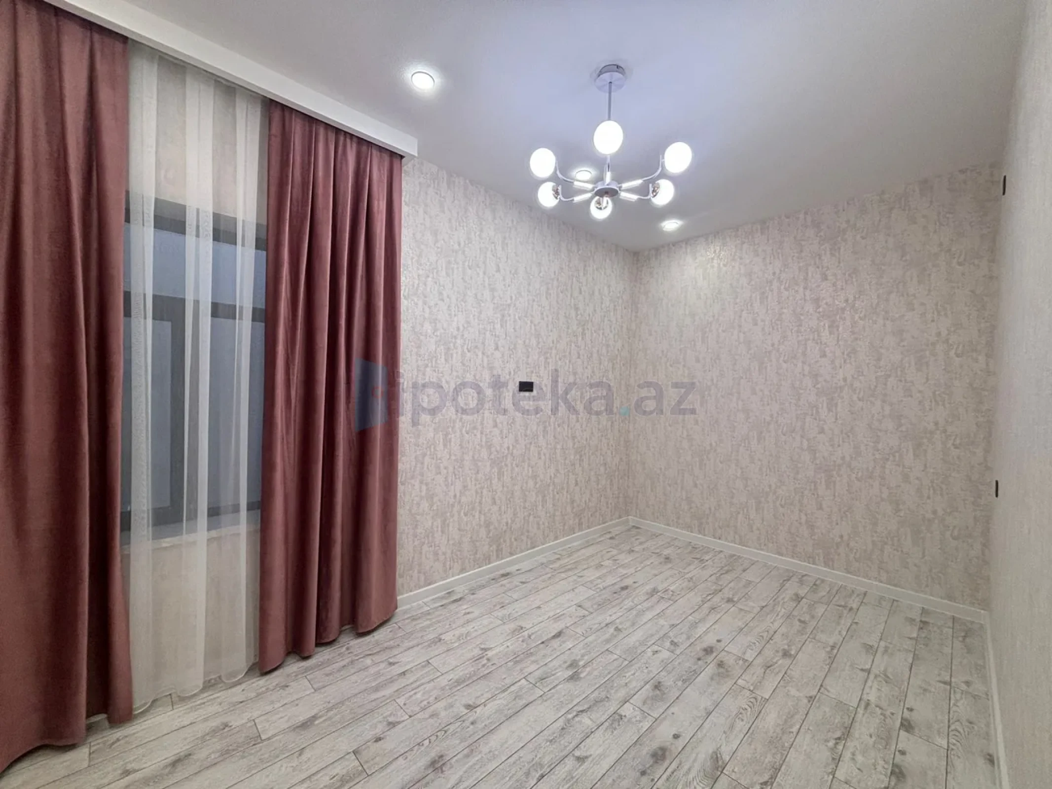 Satılır 4 otaqlı mənzil 150 m²