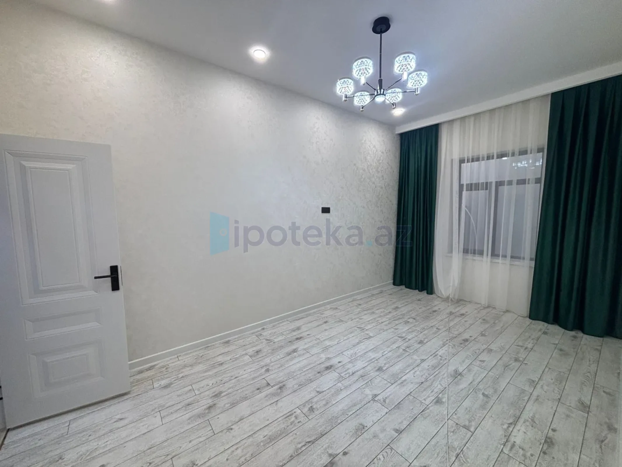 Satılır 4 otaqlı mənzil 150 m²