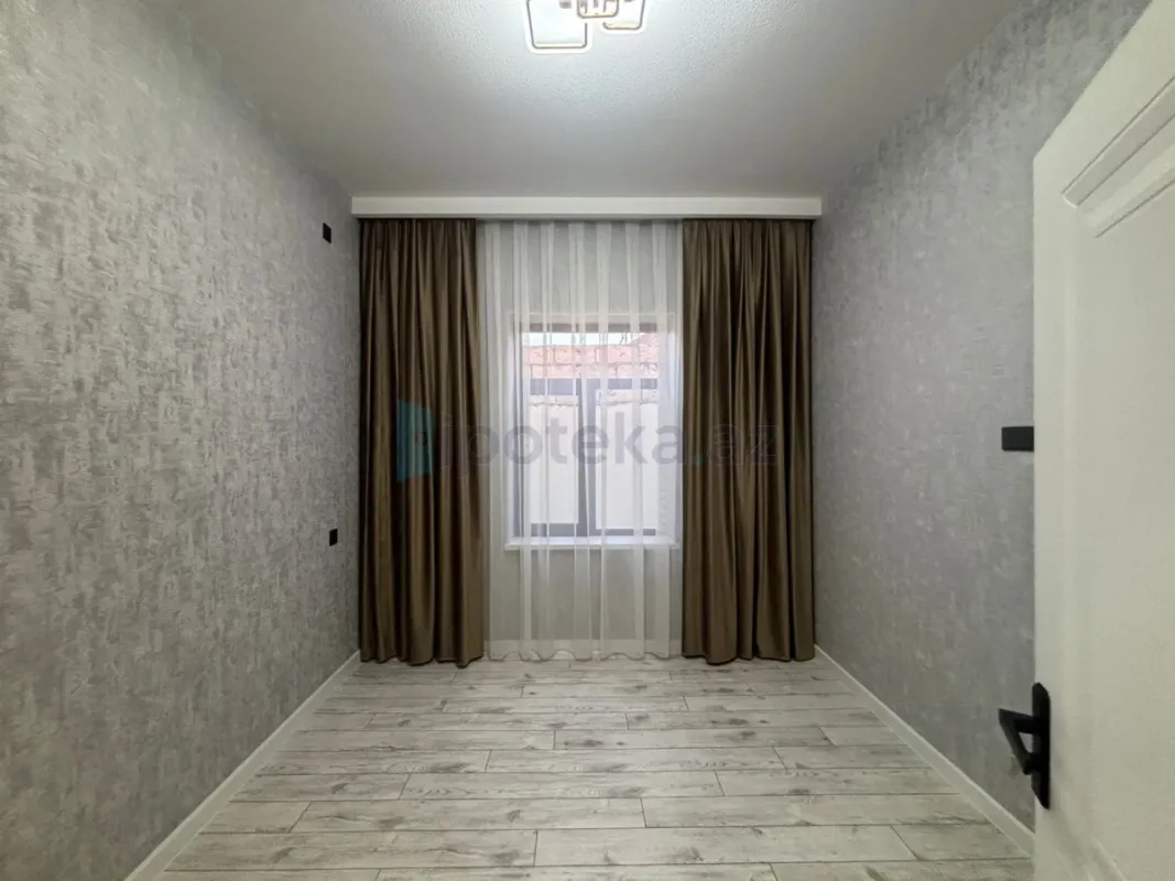 Satılır 4 otaqlı mənzil 150 m²