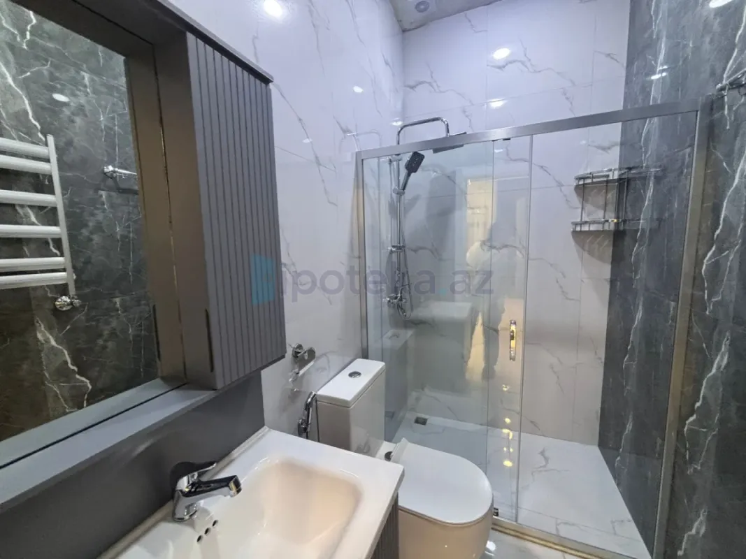 Satılır 4 otaqlı mənzil 150 m²