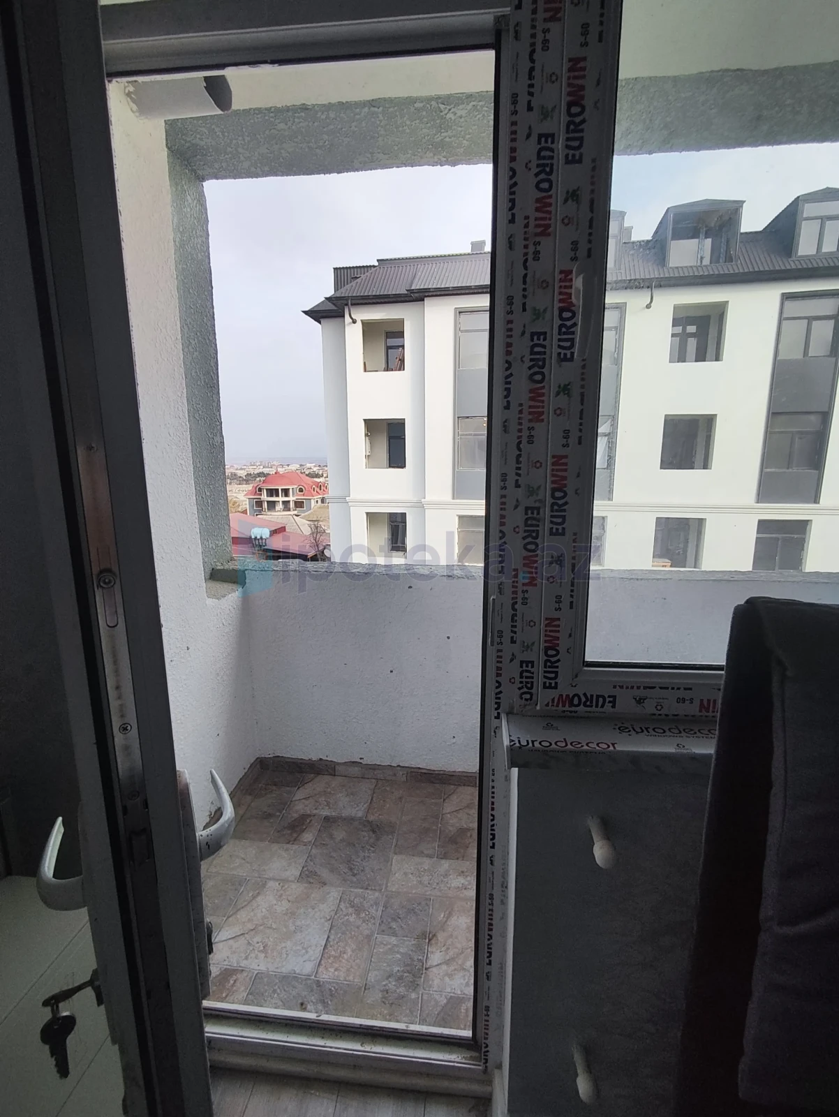 Satılır 3 otaqlı yeni tikili 60 m²