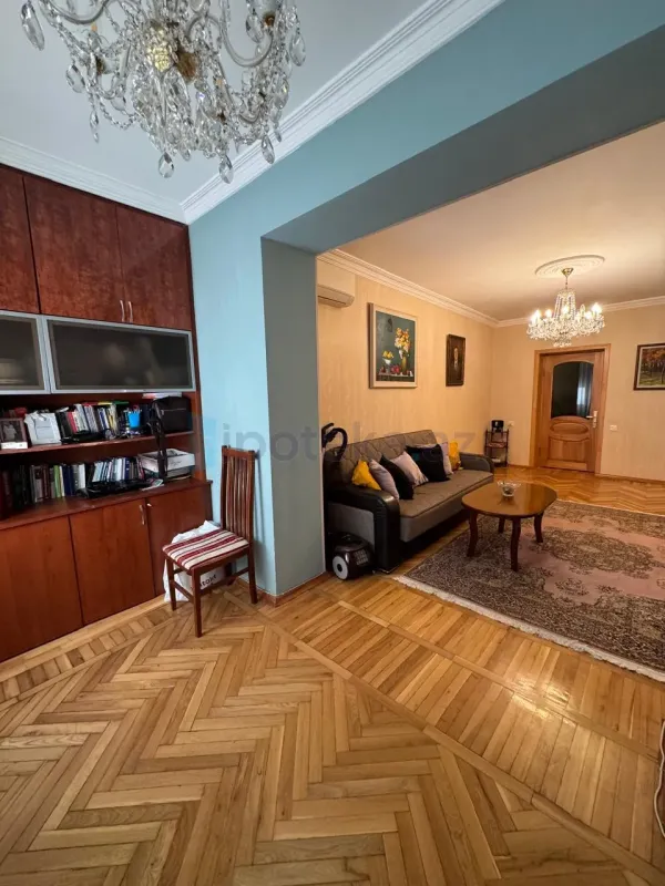 Satılır 3 otaqlı köhnə tikili 100 m²