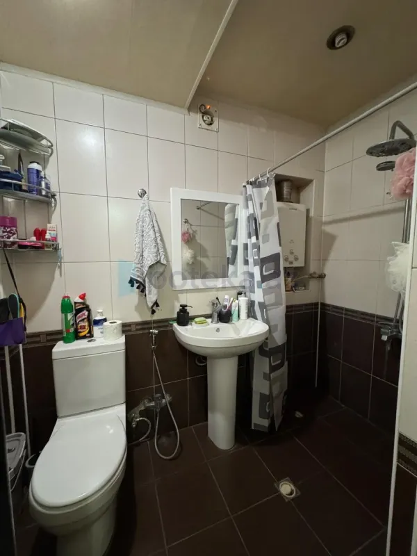 Satılır 3 otaqlı köhnə tikili 100 m²