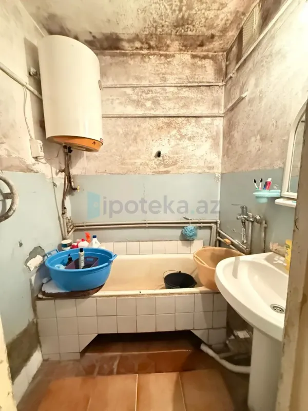 Satılır 2 otaqlı köhnə tikili 60 m²