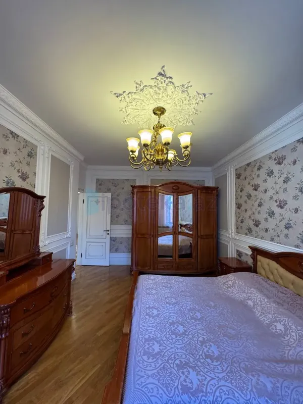 Satılır 4 otaqlı yeni tikili 210 m²