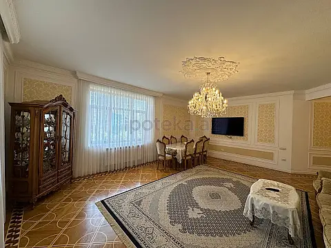 Satılır 4 otaqlı yeni tikili 210 m²