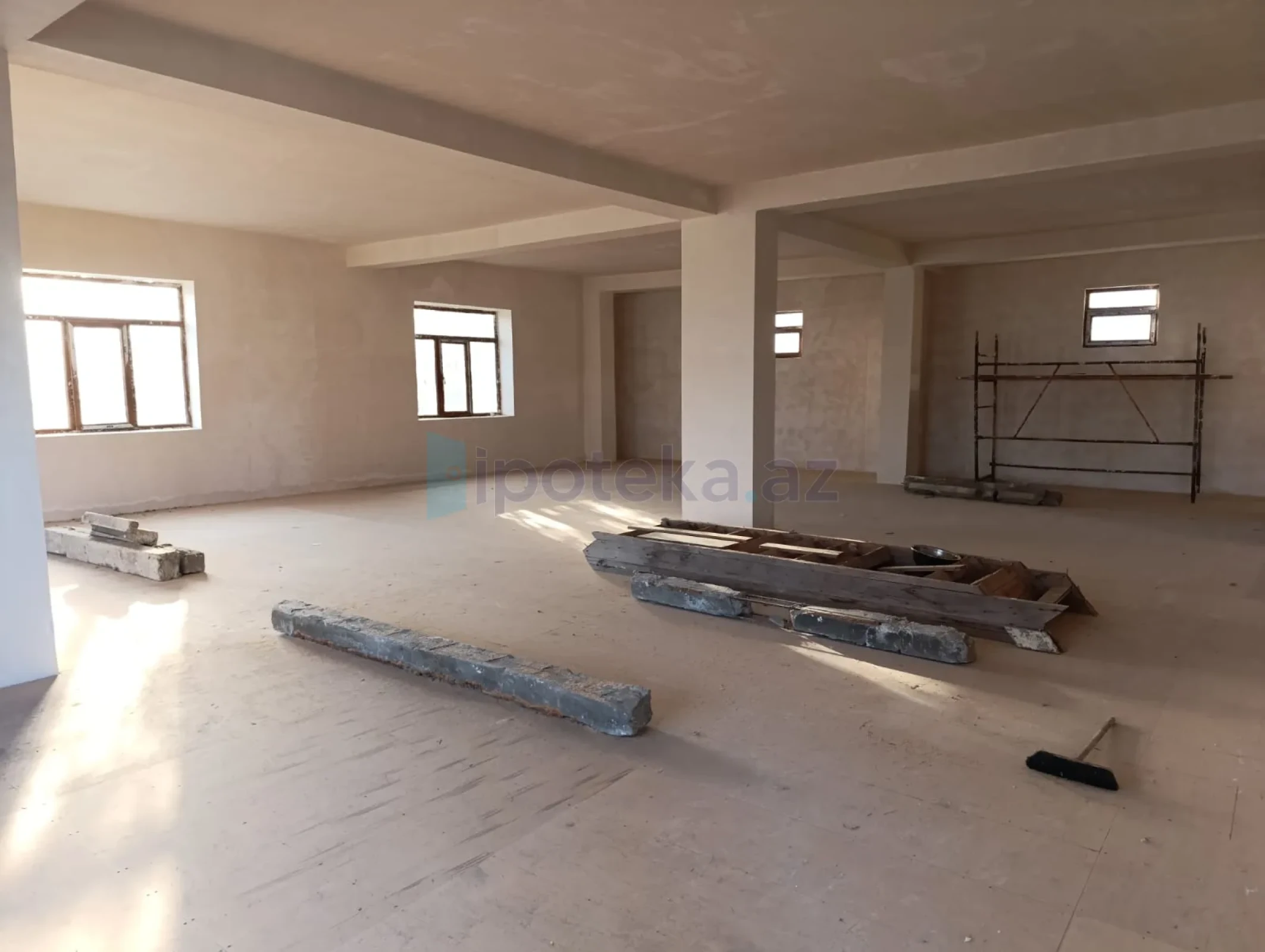 Satılır 8 otaqlı mənzil 198 m²