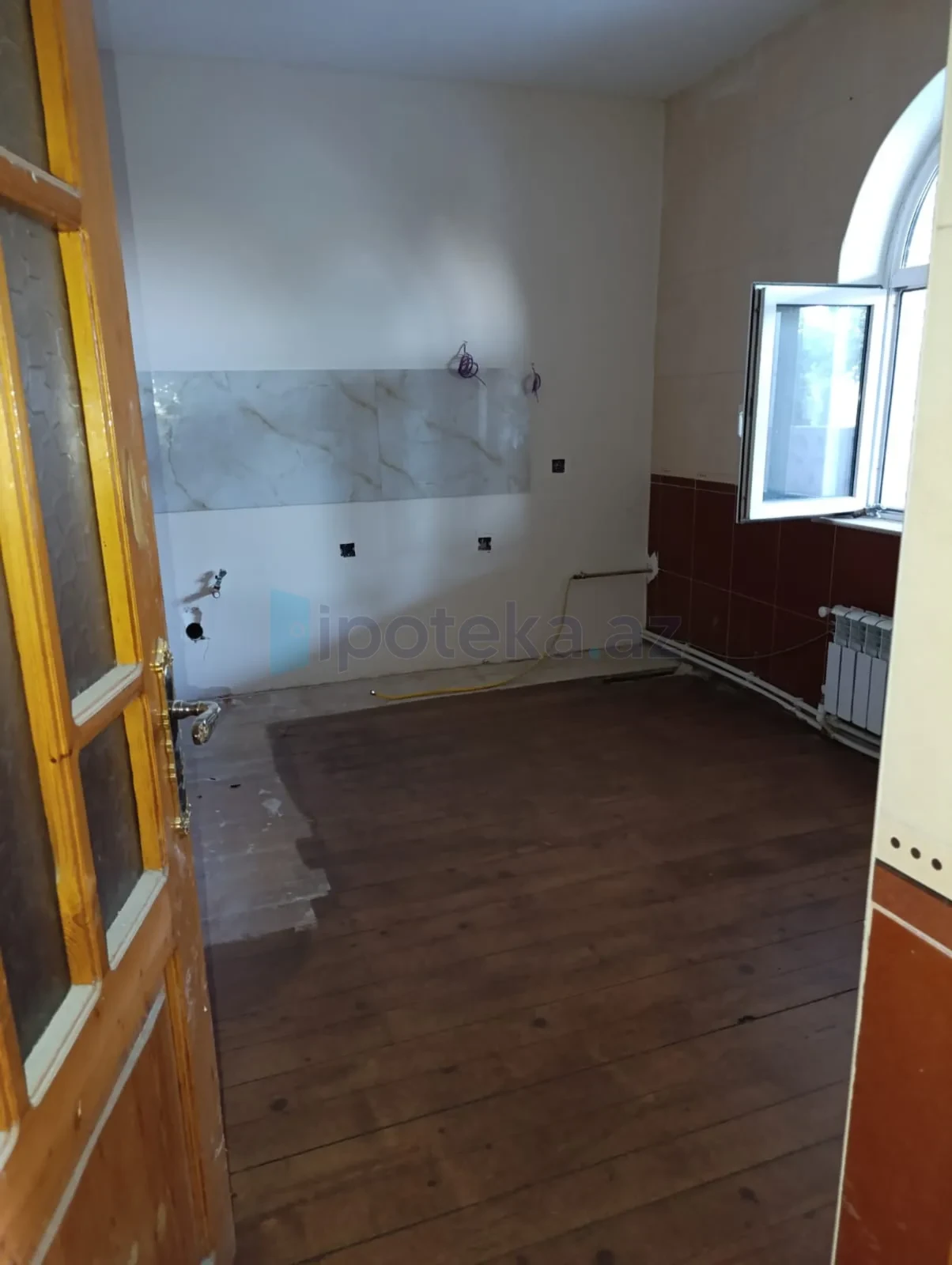 Satılır 8 otaqlı mənzil 198 m²