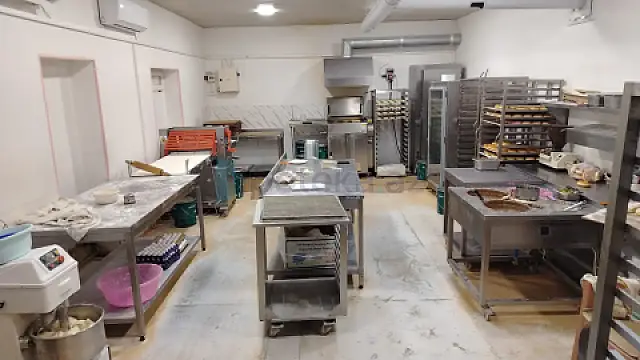 Satılır 8 otaqlı mənzil 198 m²