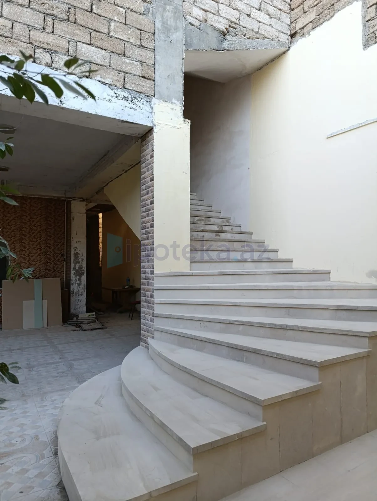 Satılır 8 otaqlı mənzil 198 m²