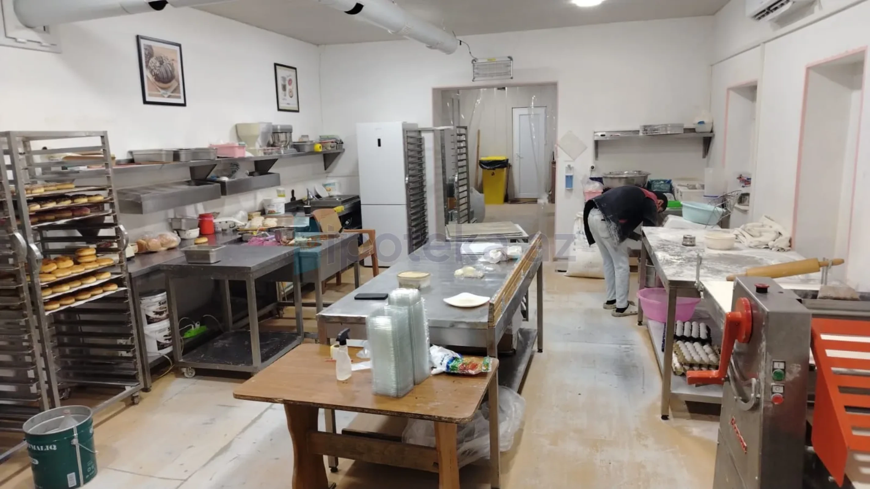 Satılır 8 otaqlı mənzil 198 m²