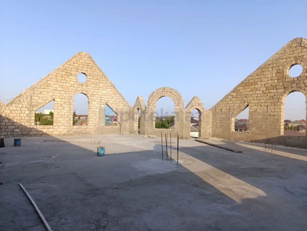 Satılır 8 otaqlı mənzil 198 m²