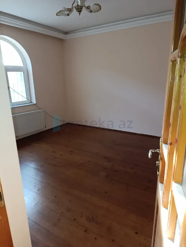 Satılır 8 otaqlı mənzil 198 m²