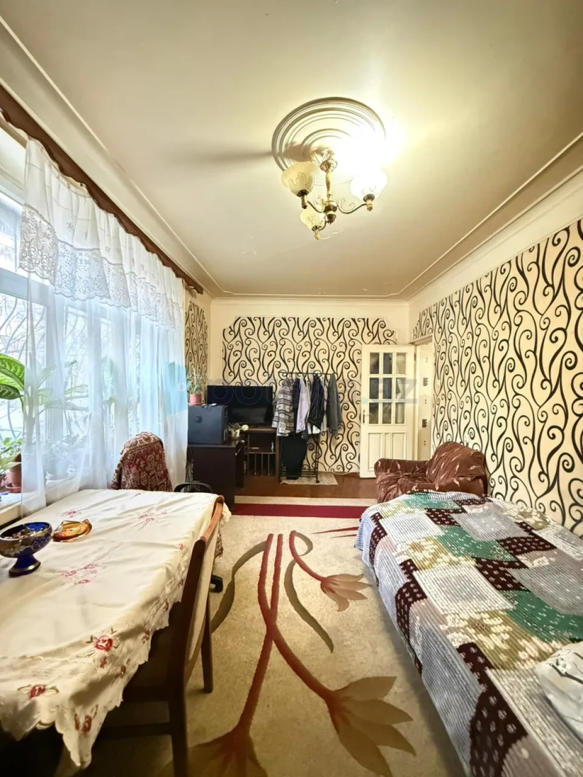 Satılır 2 otaqlı köhnə tikili 65 m²