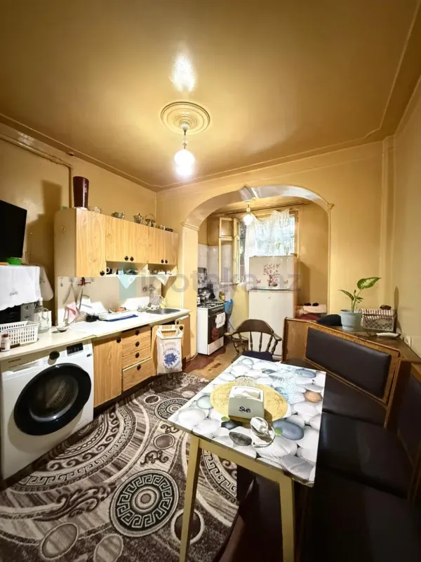 Satılır 2 otaqlı köhnə tikili 65 m²