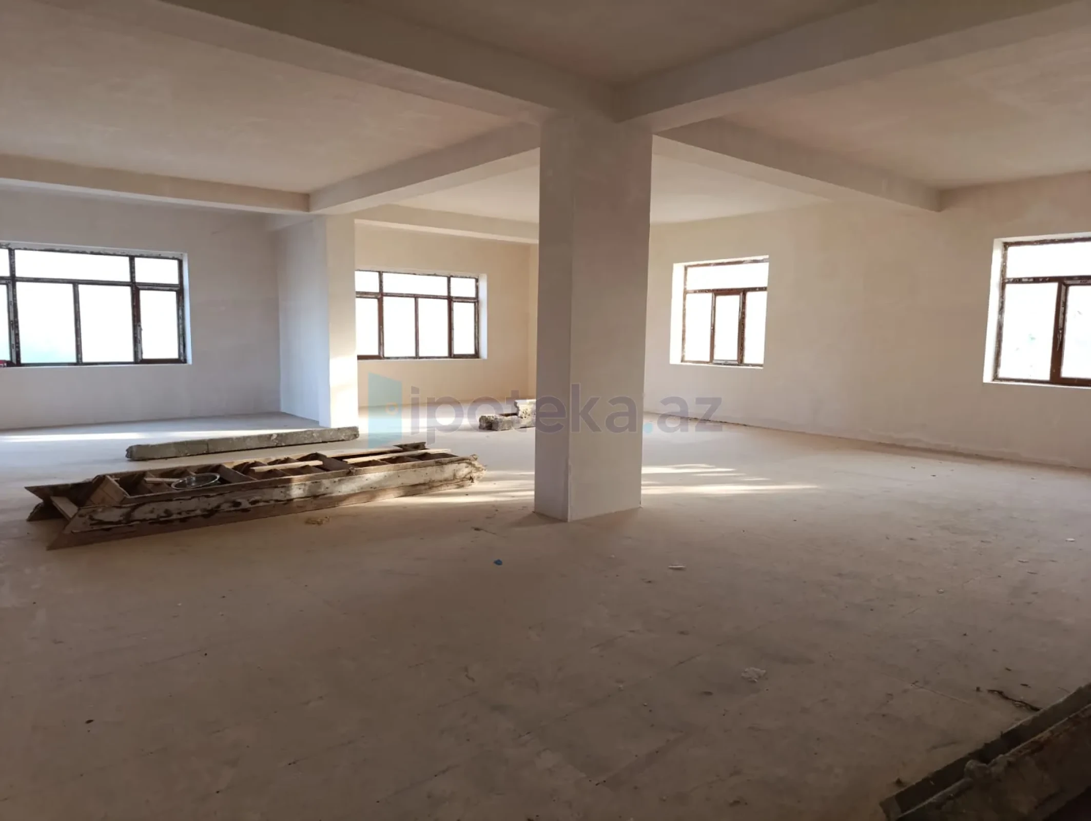 Satılır 8 otaqlı həyət evi 198 m²