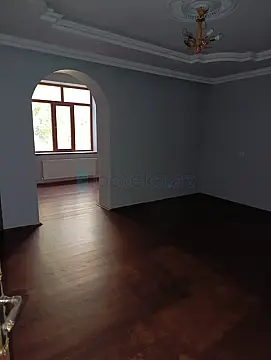 Satılır 8 otaqlı həyət evi 198 m²