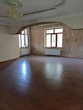 Satılır 8 otaqlı həyət evi 198 m²