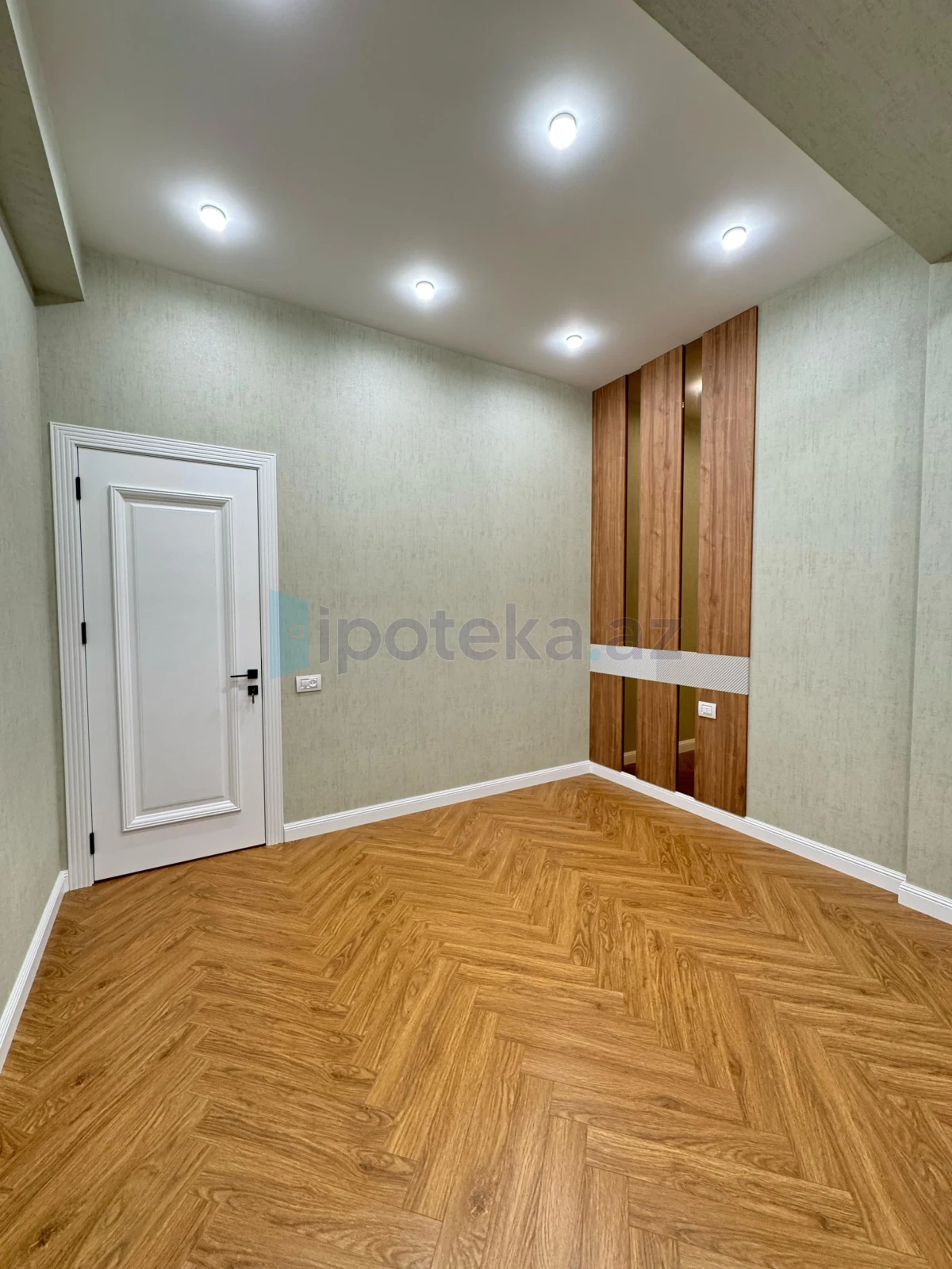 Satılır 3 otaqlı yeni tikili 125 m²